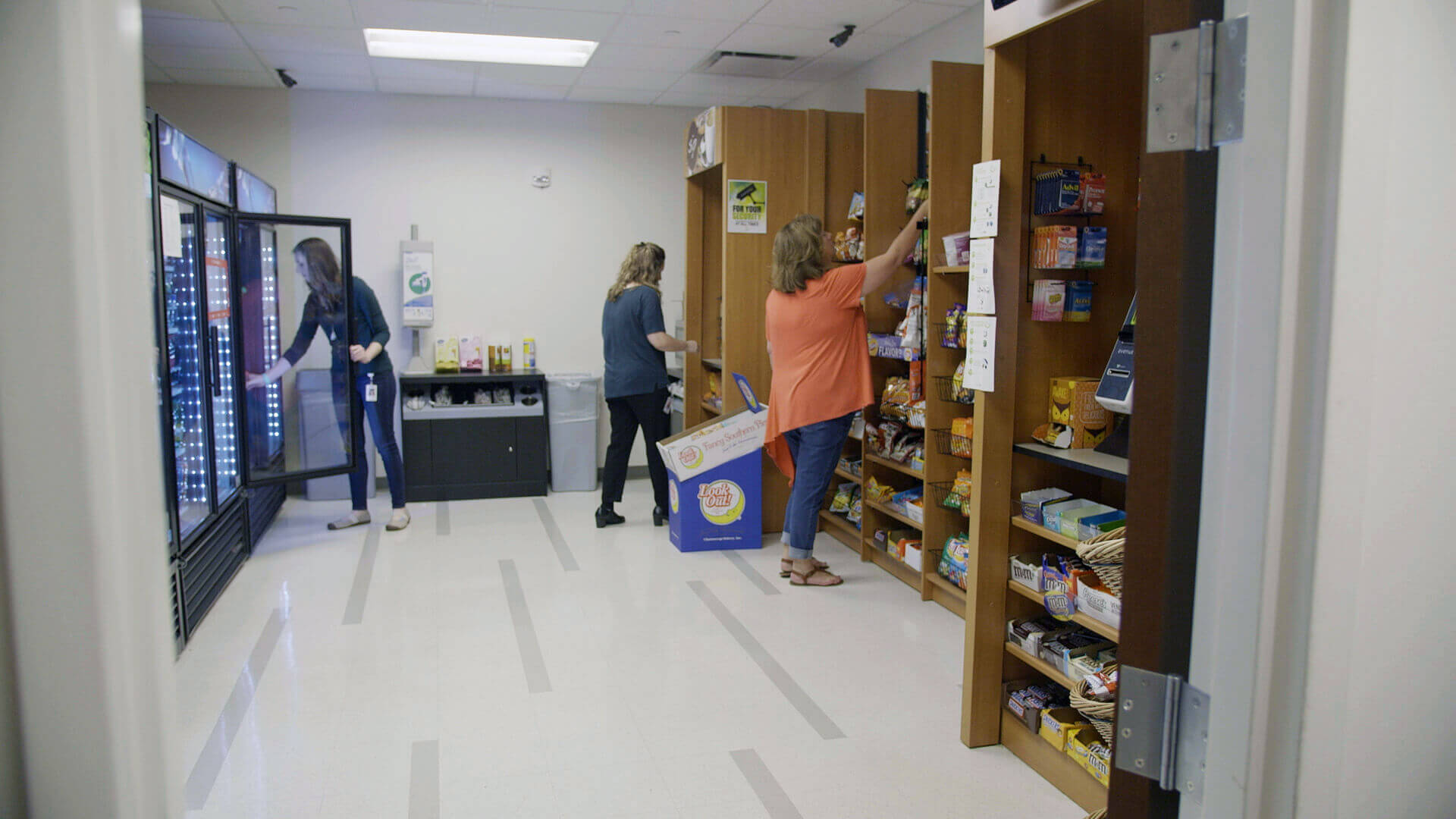 Medhost patients shopping.